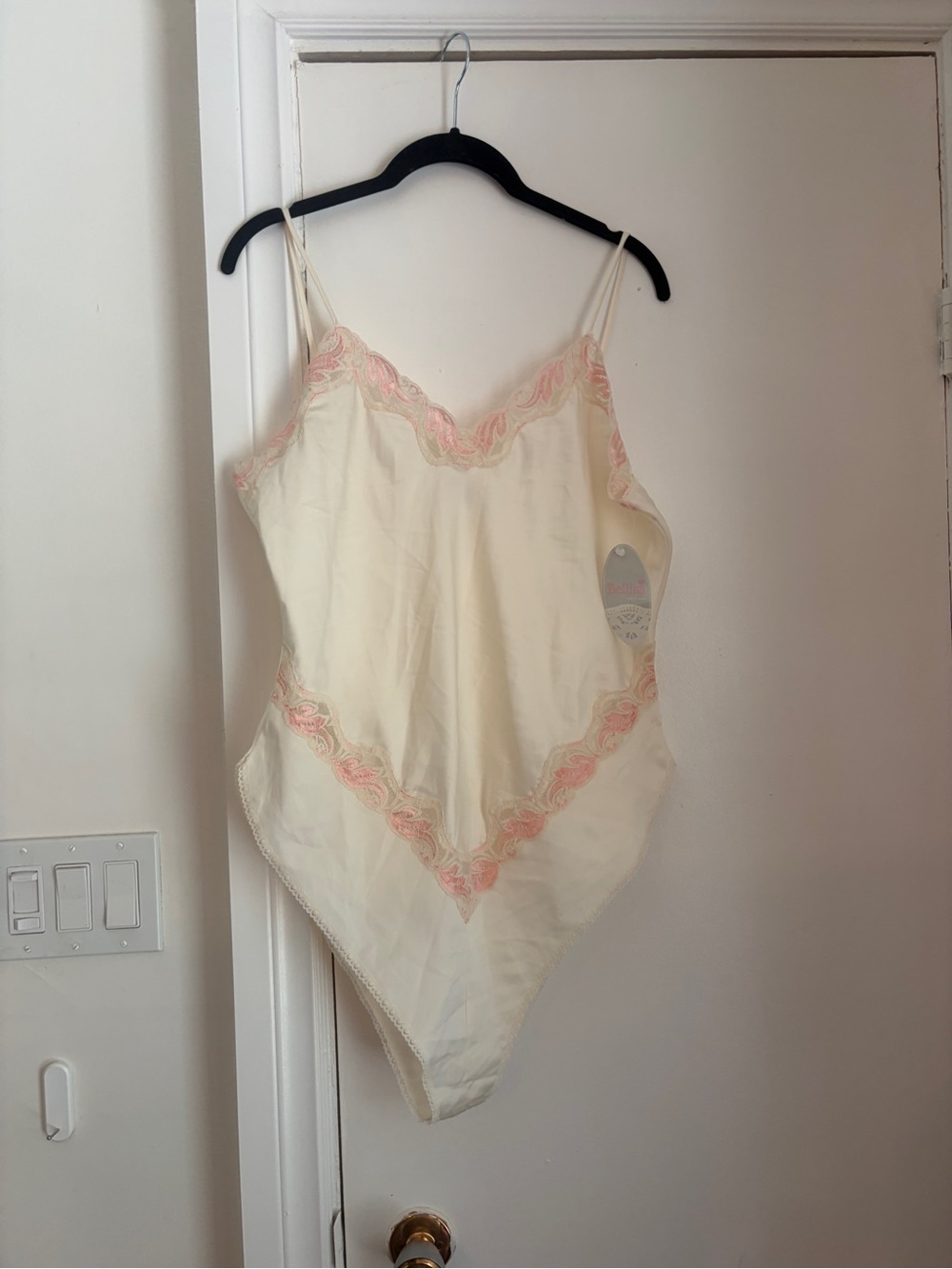 Vintage Women’s Lace-Trim Cream Bodysuit with Pink Accents